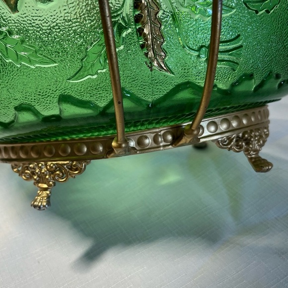 ANTIQUE Bride’s Basket Gilt Glass Bowl with Victorian Silver Plate stand. - Picture 4 of 11